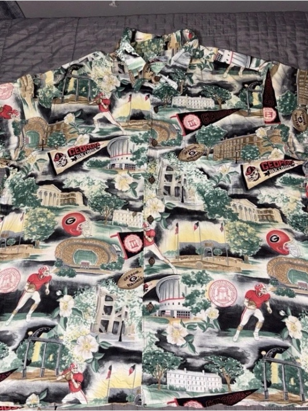 Vintage Reyn Spooner UGA Bulldogs Men’s Large Short-Sleeve Button-Up Shirt